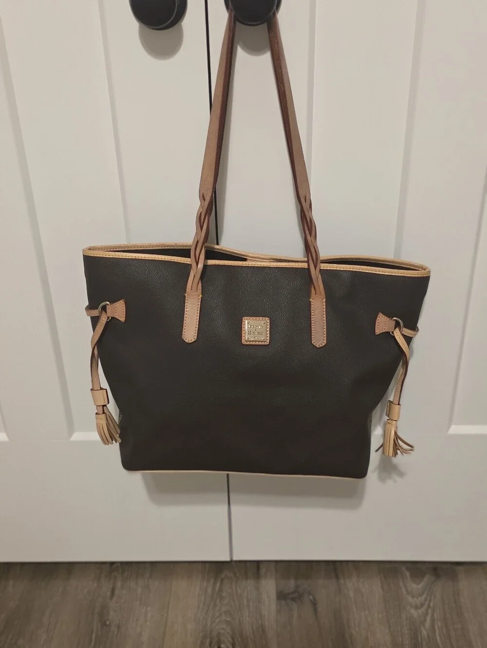 Authentic Dooney & Bourke Large Tote -Nwot